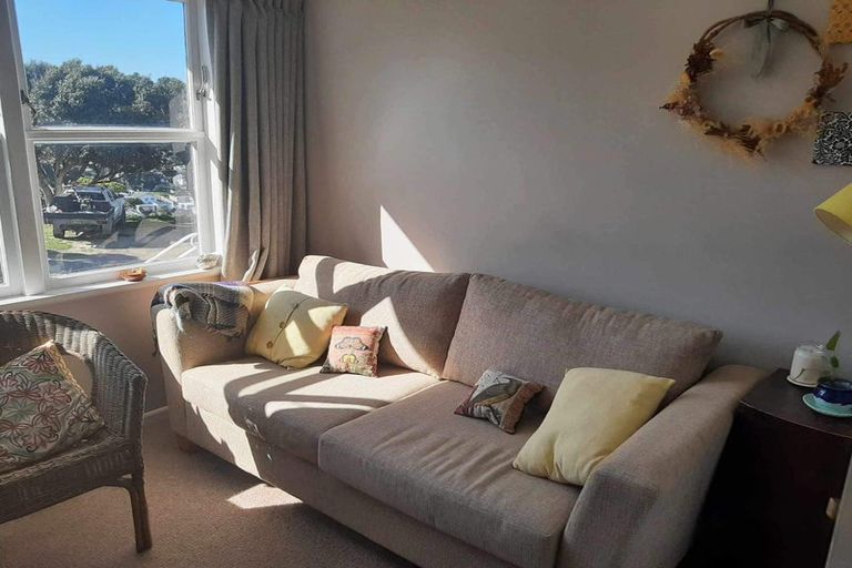 Photo of property in 97 Akaroa Drive, Maupuia, Wellington, 6022