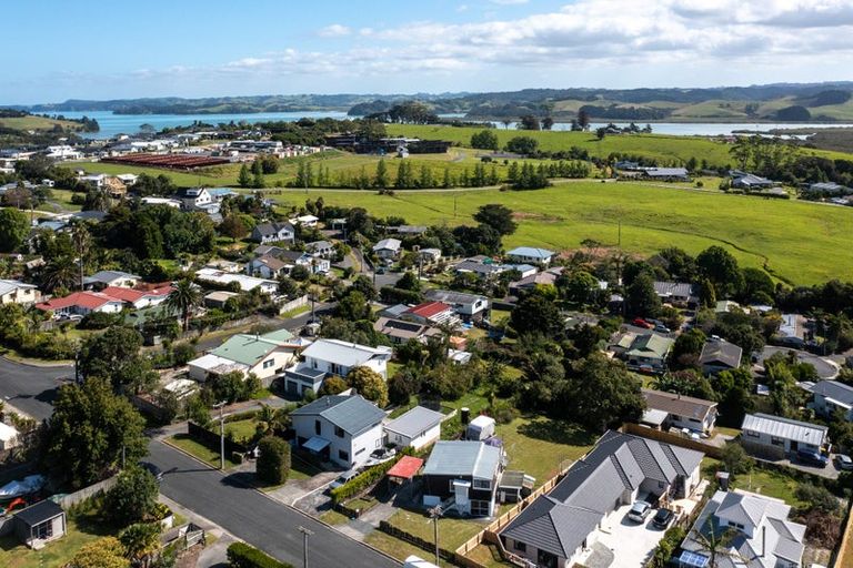 Photo of property in 32 Foster Crescent, Snells Beach, 0920