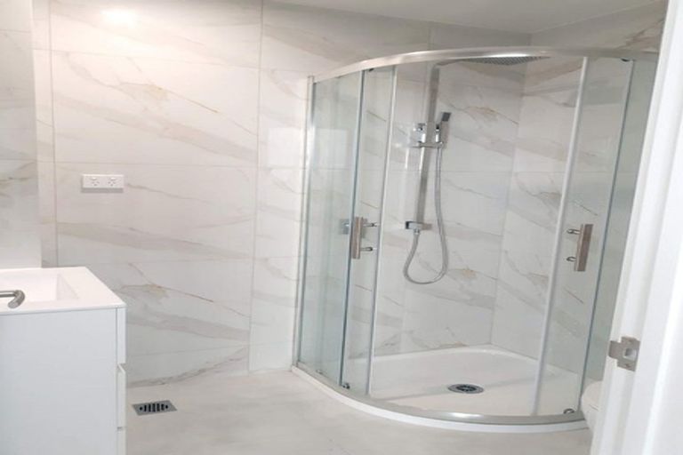 Photo of property in 16 Karoro Road, One Tree Point, 0118