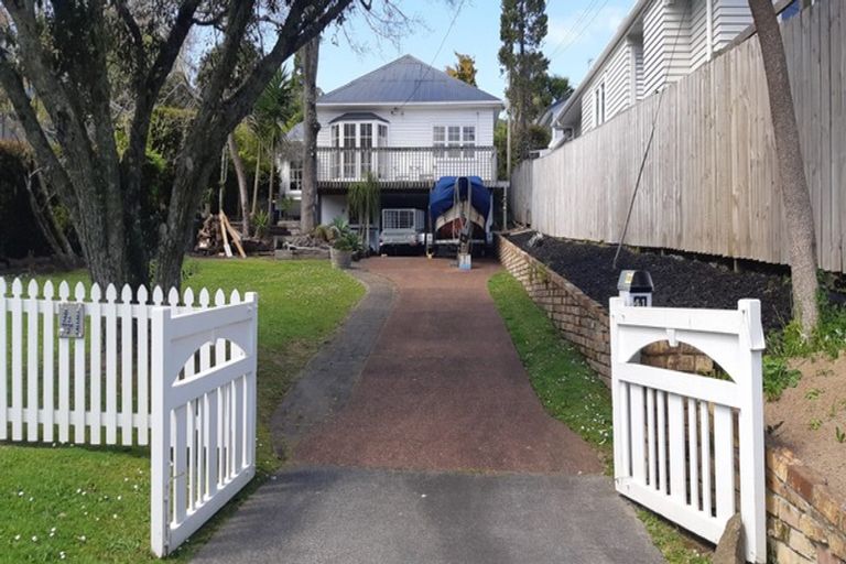 Photo of property in 41 Seaton Road, Murrays Bay, Auckland, 0630