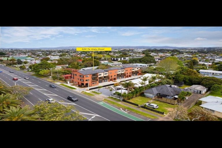 Photo of property in 3/500 Te Atatu Road, Te Atatu Peninsula, Auckland, 0610