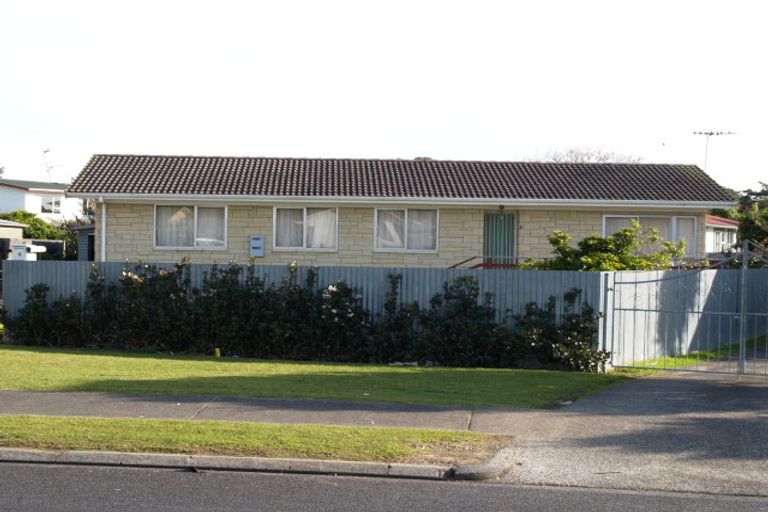 Photo of property in 8 Chelburn Crescent, Mangere East, Auckland, 2024