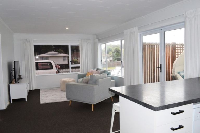 Photo of property in 52 Norfolk Crescent, Otaki Beach, Otaki, 5512