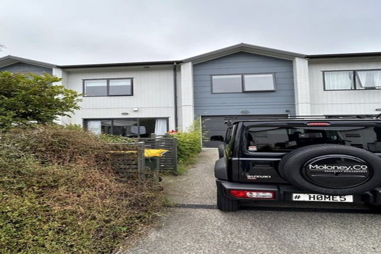 Photo of property in 12 Bluff Road, Kenepuru, Porirua, 5022