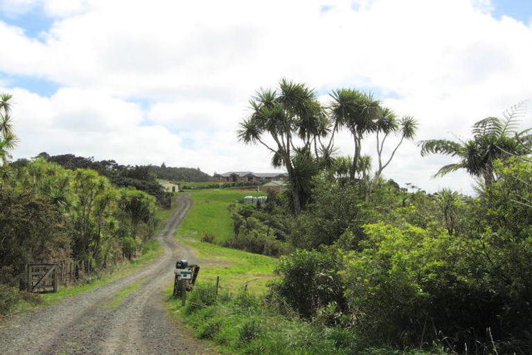 Photo of property in 15 Unity Road, Waitakere, Henderson, 0781