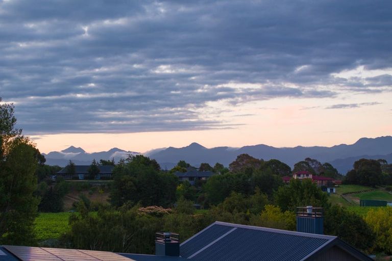 Photo of property in 38 Golf View Close, Fairhall, 7272