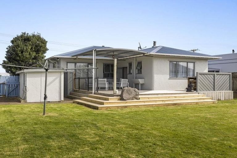 Photo of property in 11 Tasman Street, Opunake, 4616