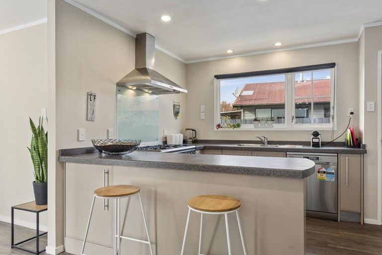 Photo of property in 11 Gemstone Drive, Birchville, Upper Hutt, 5018