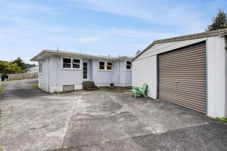 Photo of property in 15 Parenga Street, Wainuiomata, Lower Hutt, 5014