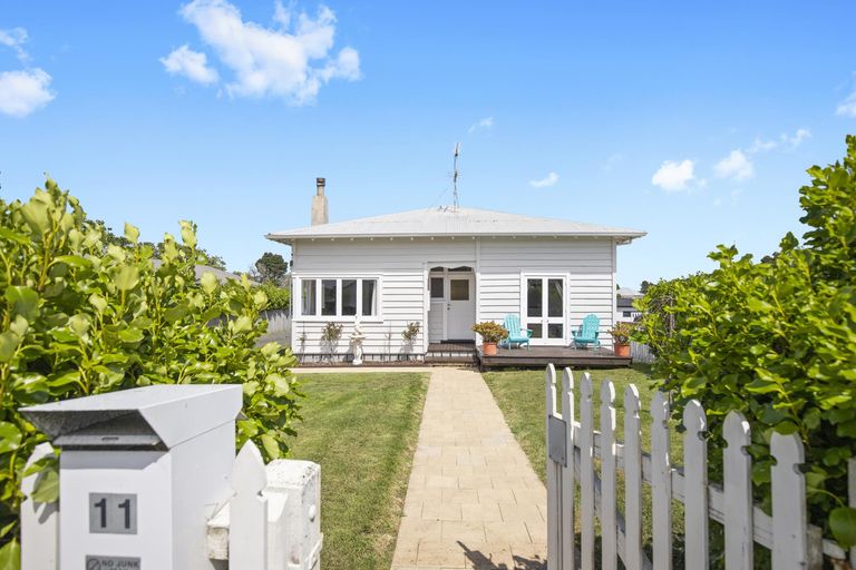 Photo of property in 11 Collingwood Road, Waiuku, 2123