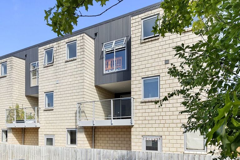 Photo of property in 4/9 Vialou Street, Hamilton Central, Hamilton, 3204