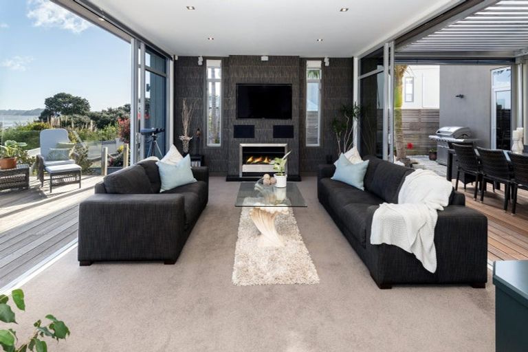 Photo of property in 81 Pine Harbour Parade, Beachlands, Auckland, 2018
