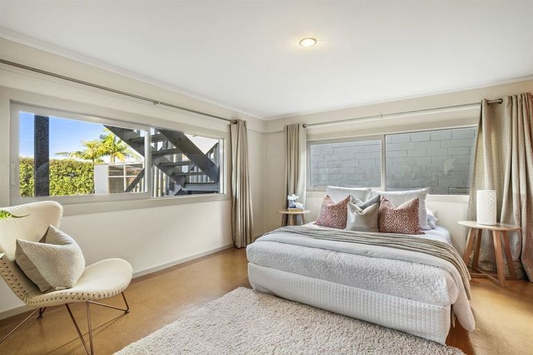 Photo of property in 10 Robin Lane, Browns Bay, Auckland, 0630