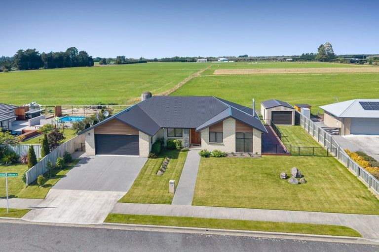 Photo of property in 9 Ruru Place, Oxford, 7430