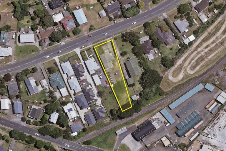 Photo of property in 13 Collingwood Road, Waiuku, 2123