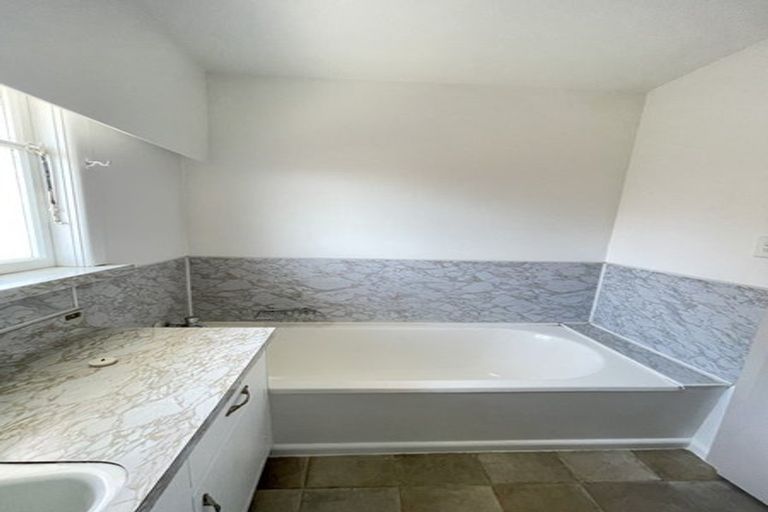 Photo of property in 42 Greendale Avenue, Avonhead, Christchurch, 8042