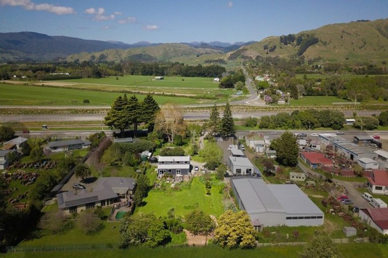 Photo of property in 899 State Highway 1, Te Horo, Otaki, 5581