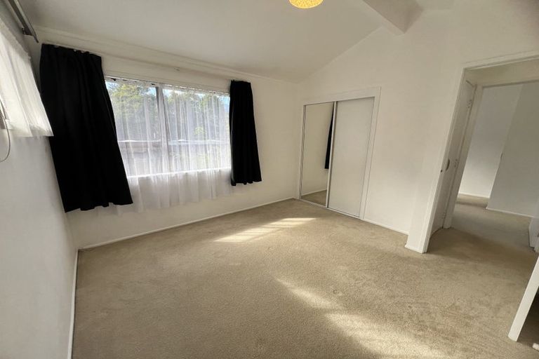 Photo of property in 1/4 Braund Place, Glenfield, Auckland, 0629