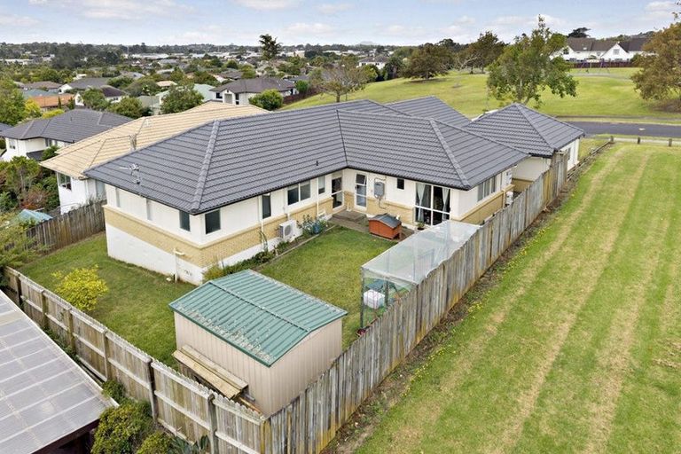 Photo of property in 24 Corta Bella Place, Golflands, Auckland, 2013