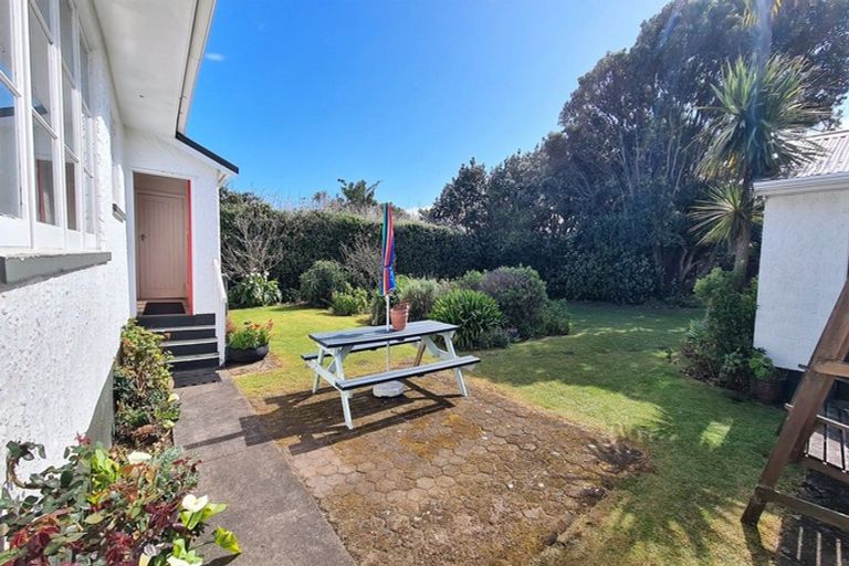 Photo of property in 163 Tasman Street, Opunake, 4616