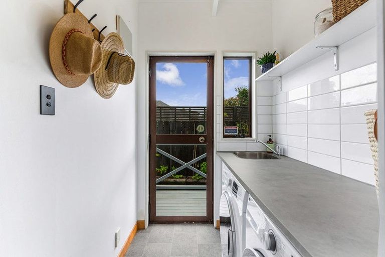 Photo of property in 2/9 London Street, Te Atatu Peninsula, Auckland, 0610