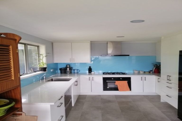 Photo of property in 38 Staincross Street, Green Bay, Auckland, 0604