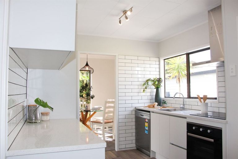 Photo of property in 70 Hutchinsons Road, Bucklands Beach, Auckland, 2014