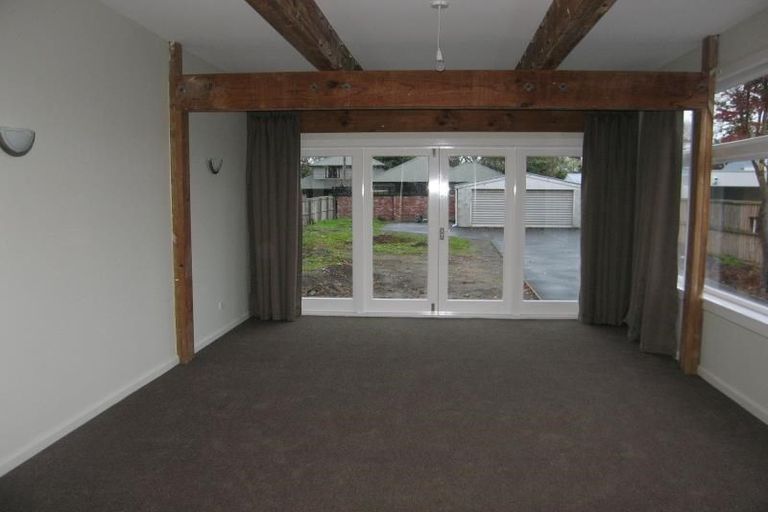 Photo of property in 23 Garreg Road, Fendalton, Christchurch, 8052