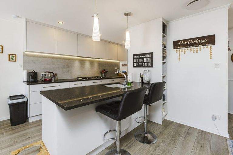 Photo of property in 4 Standish Place, Bayview, Auckland, 0629