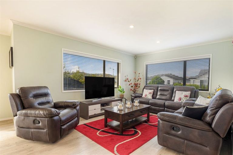 Photo of property in 4 Aporo Drive, Kumeu, 0810