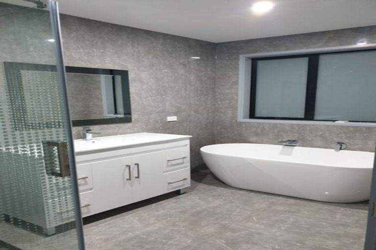 Photo of property in 2 Frederick Place, Whalers Gate, New Plymouth, 4310