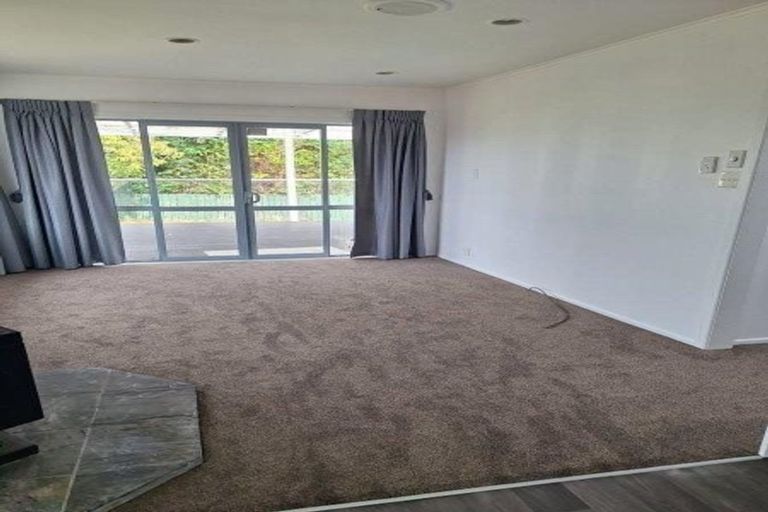 Photo of property in 137 Reeves Road, Pakuranga Heights, Auckland, 2010