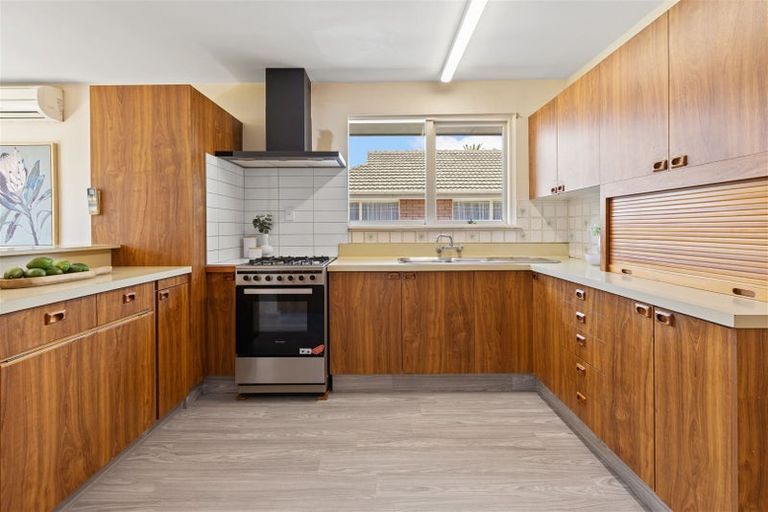 Photo of property in 8 Davidson Crescent, Hornby, Christchurch, 8042