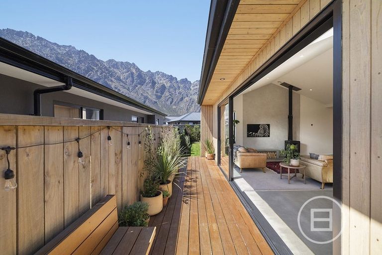 Photo of property in 61 Drysdale Road, Jacks Point, 9371