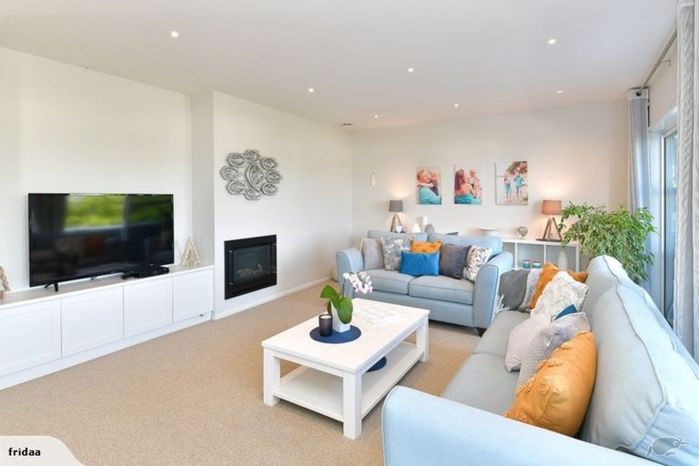 Photo of property in 69 De Luen Avenue, Tindalls Beach, Whangaparaoa, 0930