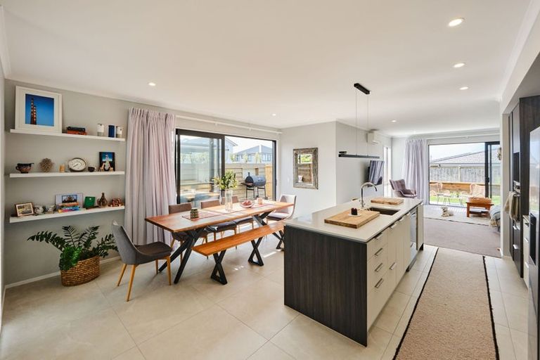 Photo of property in 104 Symes Drive, Red Beach, 0932