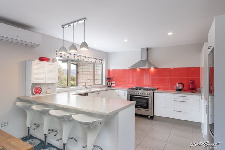 Photo of property in 63 Mount Marua Way, Timberlea, Upper Hutt, 5018