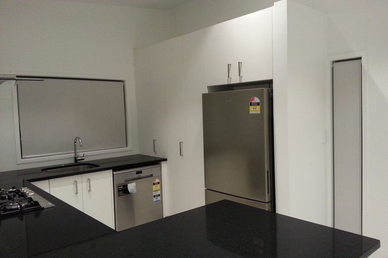 Photo of property in 36 Caribbean Drive, Unsworth Heights, Auckland, 0632