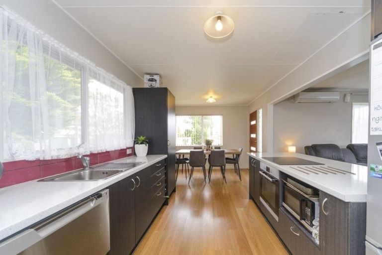 Photo of property in 1 Escort Grove, Awapuni, Palmerston North, 4412