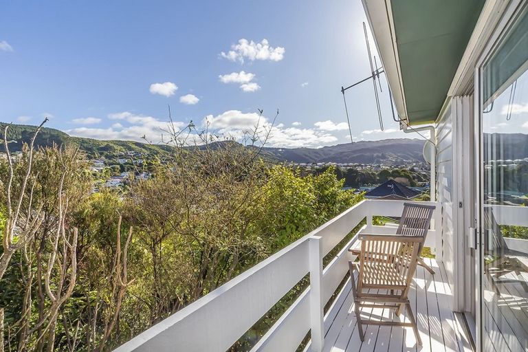 Photo of property in 11a Florio Terrace, Tawa, Wellington, 5028