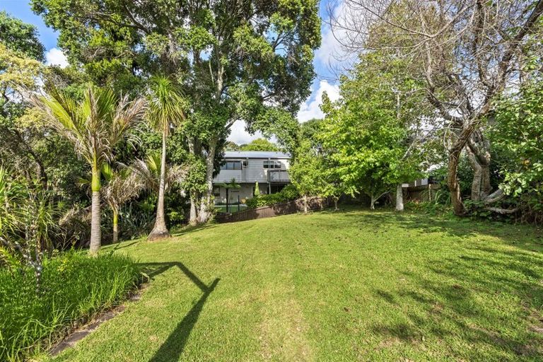 Photo of property in 33 Lyons Avenue, Murrays Bay, Auckland, 0630