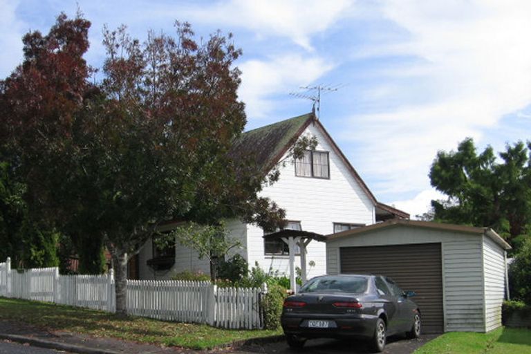 Photo of property in 5 Claverdon Drive, Massey, Auckland, 0614