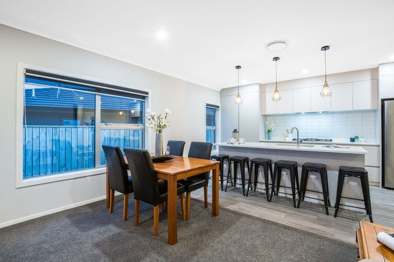 Photo of property in 21 Rotorua Grove, Aotea, Porirua, 5024