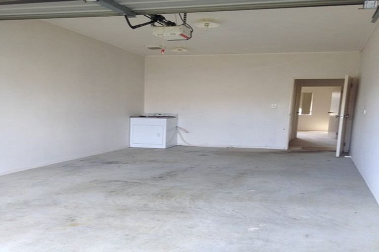 Photo of property in 35 Brashier Circle, Sunnyvale, Auckland, 0612