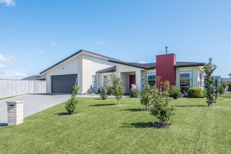 Photo of property in 14 Petrel Close, Paraparaumu Beach, Paraparaumu, 5032