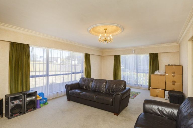 Photo of property in 2 Caroline Crescent, Highbury, Palmerston North, 4412