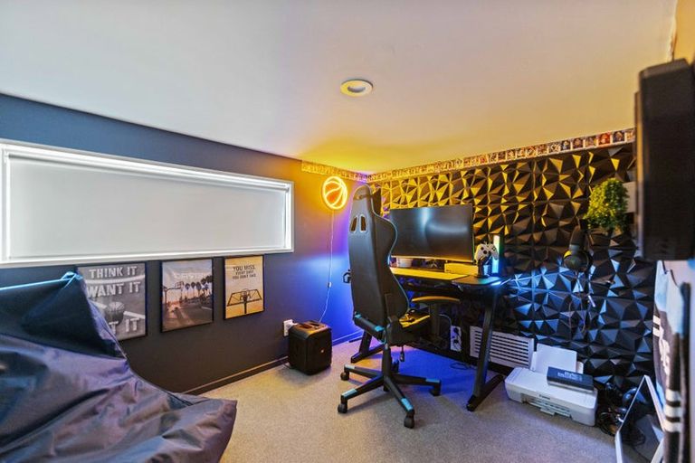 Photo of property in 2 Anglesea Avenue, Parklands, Christchurch, 8083