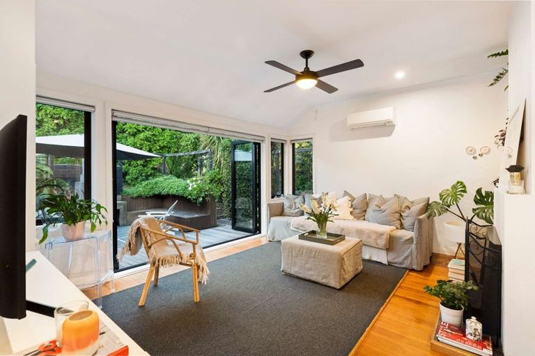 Photo of property in 261 Lake Road, Belmont, Auckland, 0622
