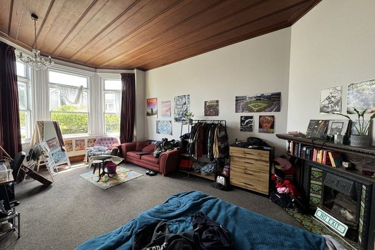 Photo of property in 37 Te Wharepouri Street, Berhampore, Wellington, 6023