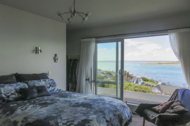 Photo of property in 86 Marine Parade, Bluff, 9814